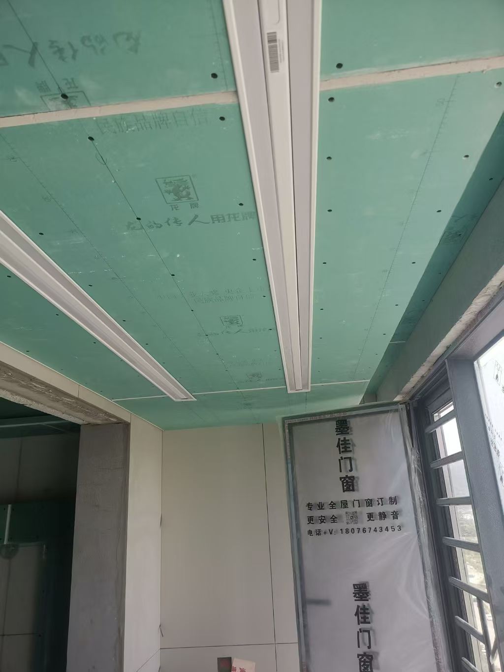 瓦工铺贴